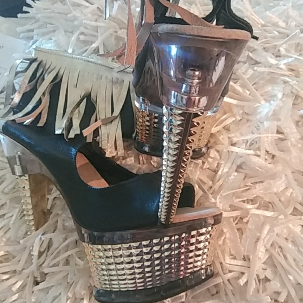 Shoes - Picture 4 of 5